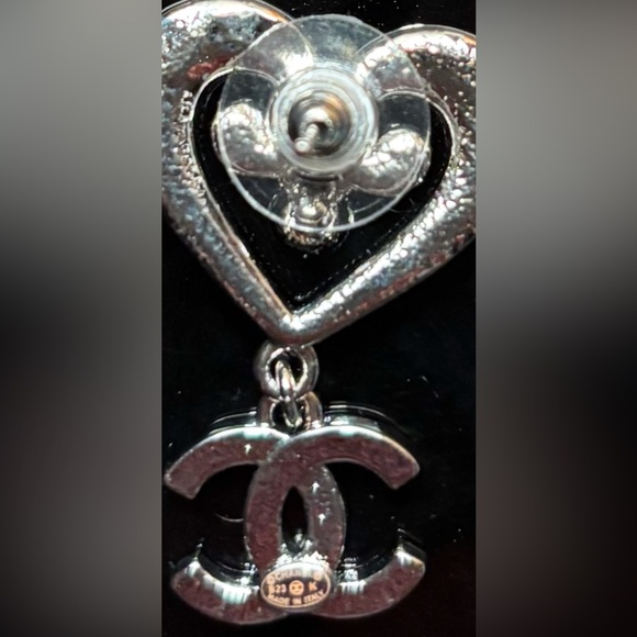 Stunning Chanel CC crystal heart drop earrings - Picture 5 of 5